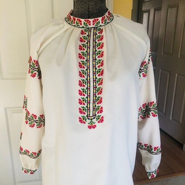 Women’s vintage BOHO Hippie 1970’s Hand cross stitched tunic flower blouse shirt L/XL