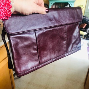 Damen Weinrot, Leder, vintage 70er Clutch Handtasche