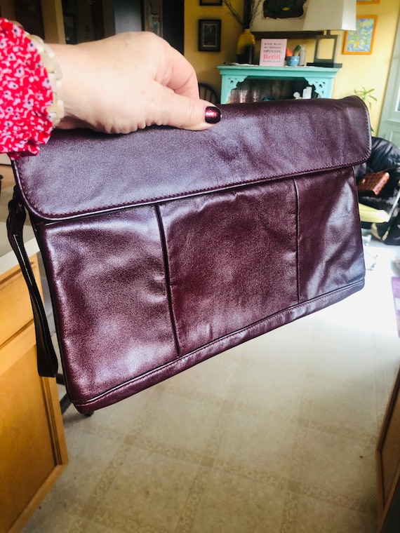 Women’s burgundy, leather, vintage 70s clutch purs