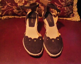 Women's Brown Suede Like Espadrilles Size 7M.