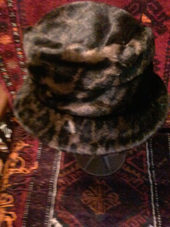 vtg.faux leopard hat 18.0 inches circumference