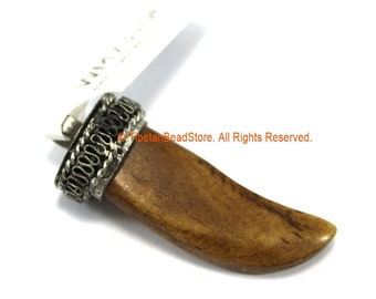 Colgante pequeño de diseño tibetano con tapa tonada de plata - Colgante de estilo tibetano boho - Suministros para hacer joyas - WM7315B