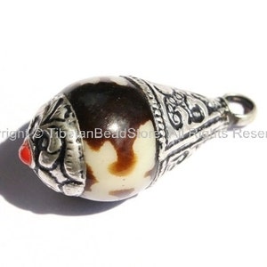 Black & White Resin Dzi Tibetan Pendant with Tibetan Silver Caps - Handmade Ethnic Tibetan Pendant - WM2835-1