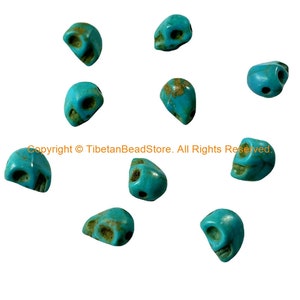 10 BEADS - Blue Turquoise Color Howlite Carved Skull Charm Beads - Skull Beads - Charms, Beads, Findings - B3401B-10