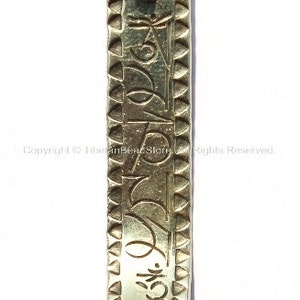 Om Mantra Bar Tibetan Pendant with Curved End & Vajra Detail on Reverse - WM1365