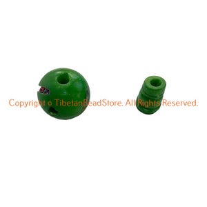 1 JUEGO - Juego de cuentas de gurú tibetano con incrustaciones de color verde - Cuenta y tapa de gurú de 3 agujeros - Suministro de fabricación de Mala de oración - GB123G