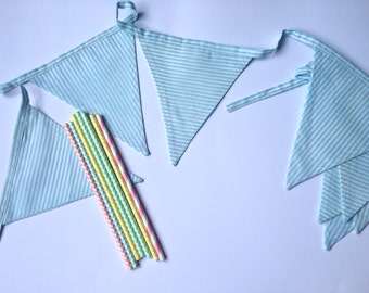 Banner di stoffa a righe bianche e azzurre / Baby Blue and White Stripy Fabric Bunting