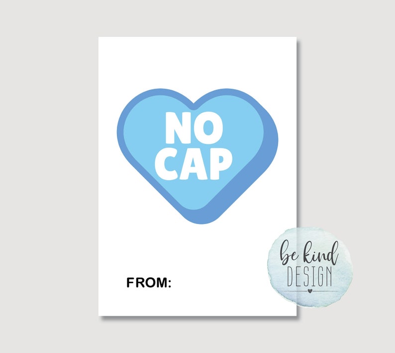 Puede incluir: Un caramelo azul en forma de coraz&oacute;n con el texto "NO CAP" en letras blancas. La tarjeta tiene las palabras "FROM:" en la parte inferior.