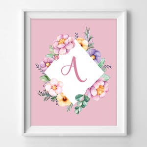 Impressão artística inicial personalizada, imprimível, impressão de berçário emoldurada, quarto de bebê, tema floral, flores em aquarela, quarto de meninas, personalizado, carta