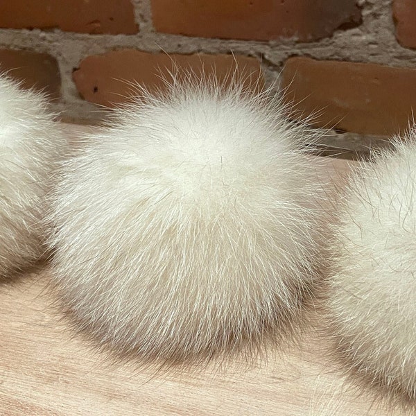 White Fox Fur Pom Pom, Winter White 4-Inch Pom Pom for Your Knit Hat, Upcycled Vintage Coat Pom, Knitting Supply, Recycled Fur, Detachable