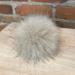 Light Fluffy Beige Faux Fur 3.5-Inch Pom Pom for Baby&#39;s Child&#39;s Knit Hat, Detachable