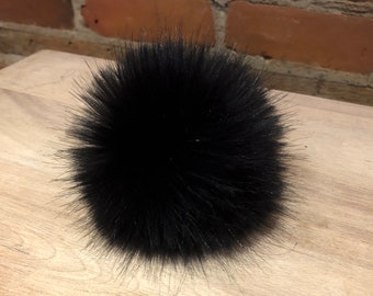 Pompon en fausse fourrure noire corbeau : ornement de chapeau amovible de 8,9 cm (3,5 po)