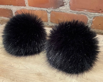 Pompon en fausse fourrure noire : accessoire de chapeau amovible bleu corbeau de 10 cm