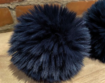 Pompon en fausse fourrure bleu marine : accessoire amovible pour chapeau d’hiver (11,4 cm)