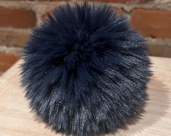 Pompon en fausse fourrure bleu marine : accessoire amovible pour chapeau d’hiver (12,5 cm)