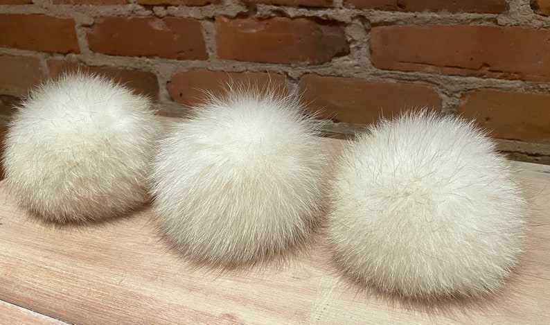 White Fox Fur Pom Pom, Winter White 4-Inch Pom Pom for Your Knit Hat, Upcycled Vintage Coat Pom, Knitting Supply, Recycled Fur, Detachable image 1