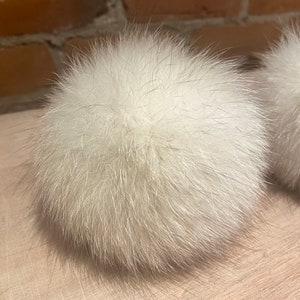 White Fox Fur Pom Pom, Winter White 4-Inch Pom Pom for Your Knit Hat, Upcycled Vintage Coat Pom, Knitting Supply, Recycled Fur, Detachable image 2