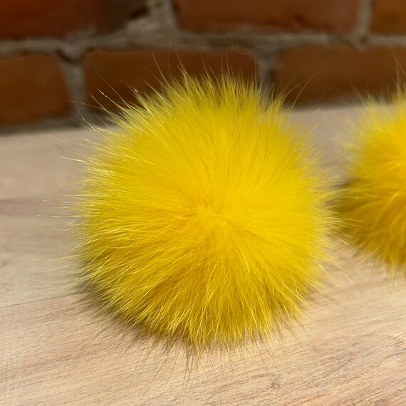 POM POM FOX PALE YELLOW POM POM FOX PALE YELLOW
