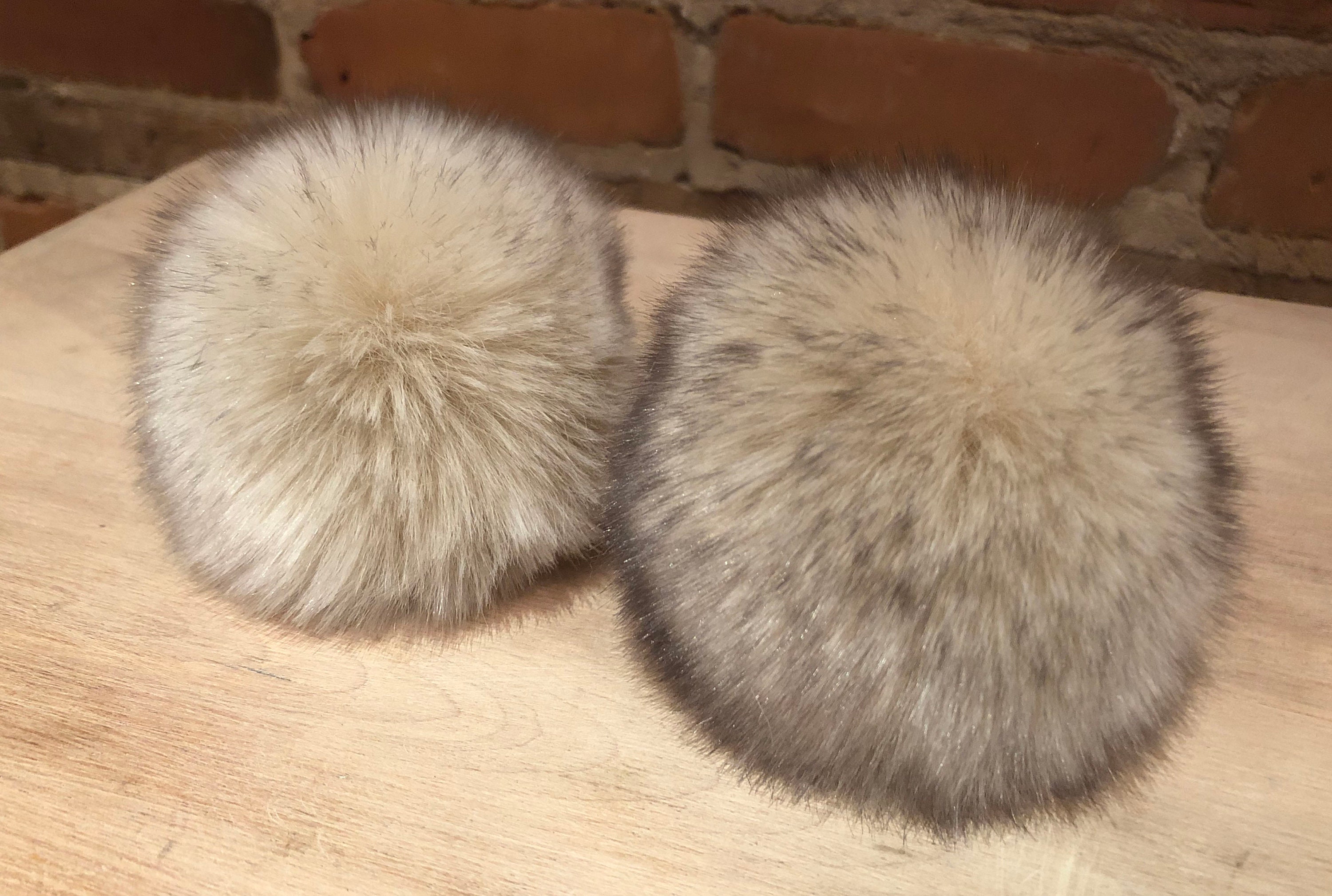 Shadow Fox Fur White Color Bag Charm Pom Pom fur Ballreal -  in 2023