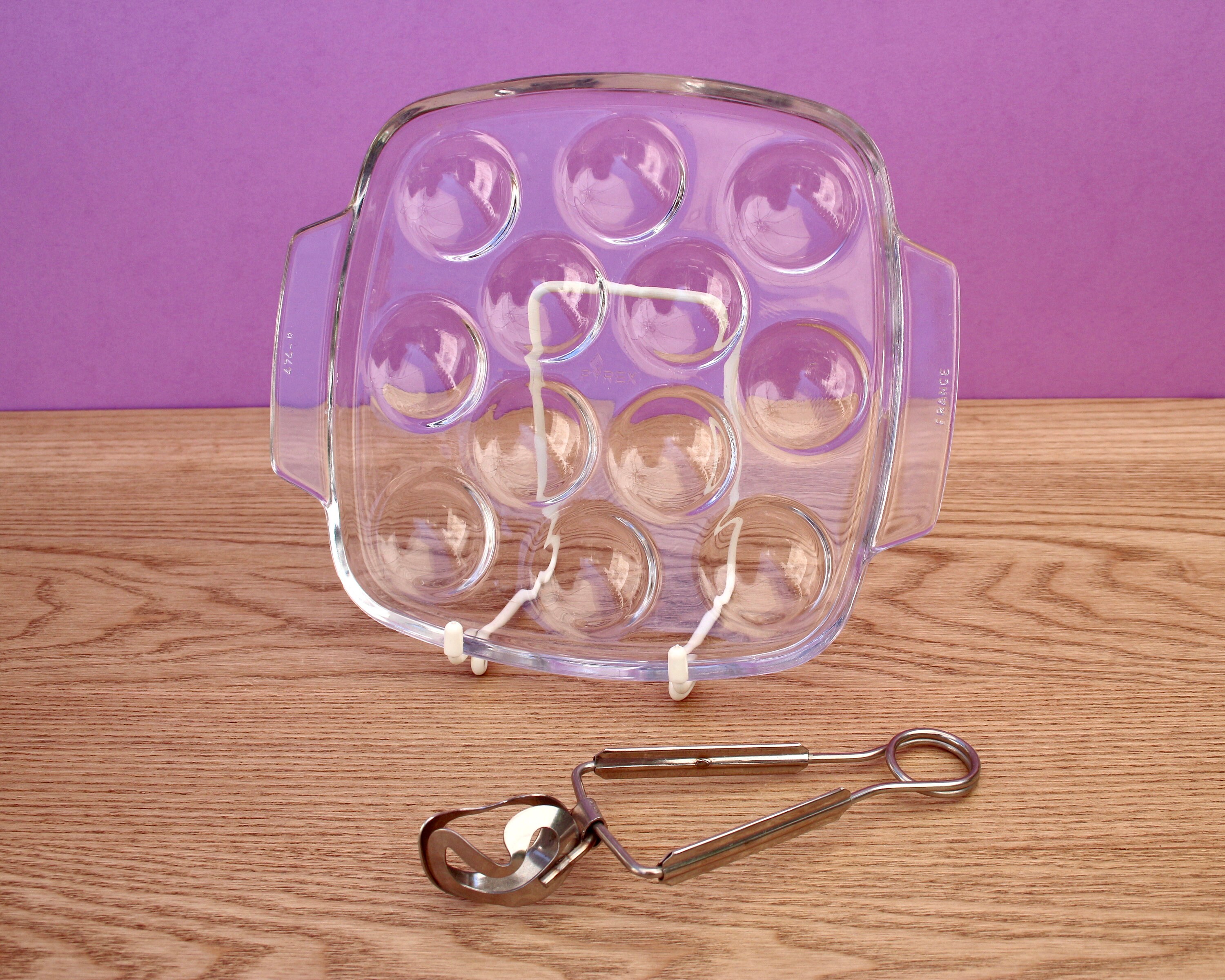 Set Of Pyrex Snail Dish & Snail Tongs