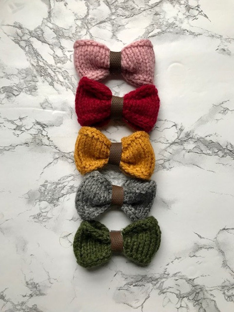 Knit Flat Bow Knitting Pattern, Easy knitting pattern, girls knit pattern, Hair bow, hair band, Beginner Knitting pattern image 1