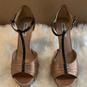 Steve Madden Platform Sandals.  Size 8 1/2.  Black Patent Leather/Peach T-Strapped Sandal