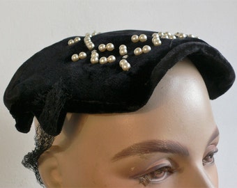 Vintage Cocktail hat, 40s hat, 50s hat, Vintage Velvet hat, beaded hat, Vintage Caplet Hat