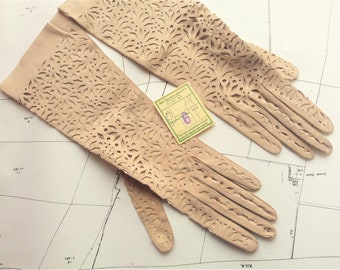 Vintage leather gloves, Suede gloves, Leather Cutwork, Size 6-1/4, 50s leather gloves, dainty gloves, Aux Galeries Lafayette, bridal gloves