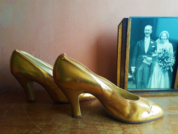 Vintage 30s Dolcis shoes Vintage Gold Shoes Size U