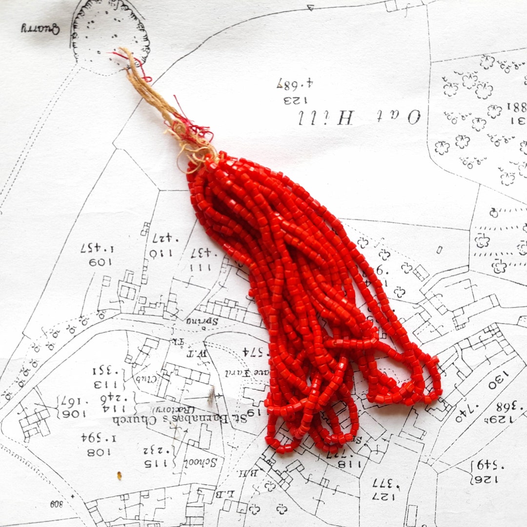 Vintage Seed Beads, Vintage Seed Bead Hank, Red Glass Seed Beads / 16