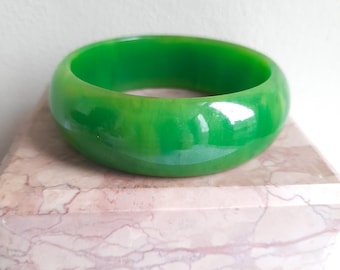 Vintage Mottled Green Bangle: Chunky Plastic Bracelet