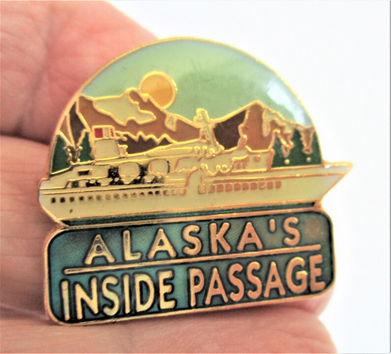 Alaska Destination Travel Pins Tac Brooch Vintage Tourist Lapel Hat Back Pack Pin Ketchikan Ceremonial Hall Inside Passage Totems