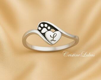 10K, 14K oder 18K Gold, Gelb, Rose oder Weißgold gravierte Pfotenabdruck Ring mit Initiale des Hundes, für immer in meinem Herzen Ring.