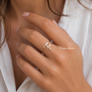 Verstellbarer Kreuzring, doppelt gewickeltes religiöses Design in Gelbgold, Roségold oder Sterlingsilber.