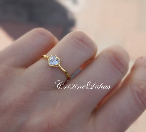 Anillo de corazón delicado de oro macizo de 10K, 14K o 18K con