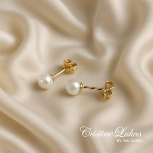 Orecchini a bottone con piccole perle riempite in oro giallo 14K per donne di qualsiasi età, orecchini eleganti.