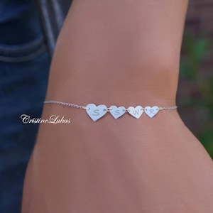 Pulsera de corazones familiares en oro macizo de 10 quilates, 14 quilates o 18 quilates o plata esterlina, iniciales grabadas para madre, padre e hijos, regalo personalizado para mujer