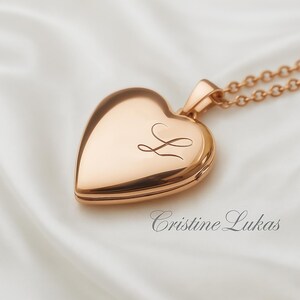 Handgravierte Herz-Medaillon-Halskette mit Initial in Sterlingsilber, Gelb oder Roségold, personalisiertes Foto-Medaillon für eine Frau oder ein Mädchen