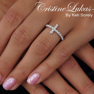 Schlussverkauf! Seitlich Kreuz Ring mit Süßwasserperlen Perlen, ideal für Mutter, Tochter, Schwester, beste Freundin, Glaube Inspiration Geschenk.
