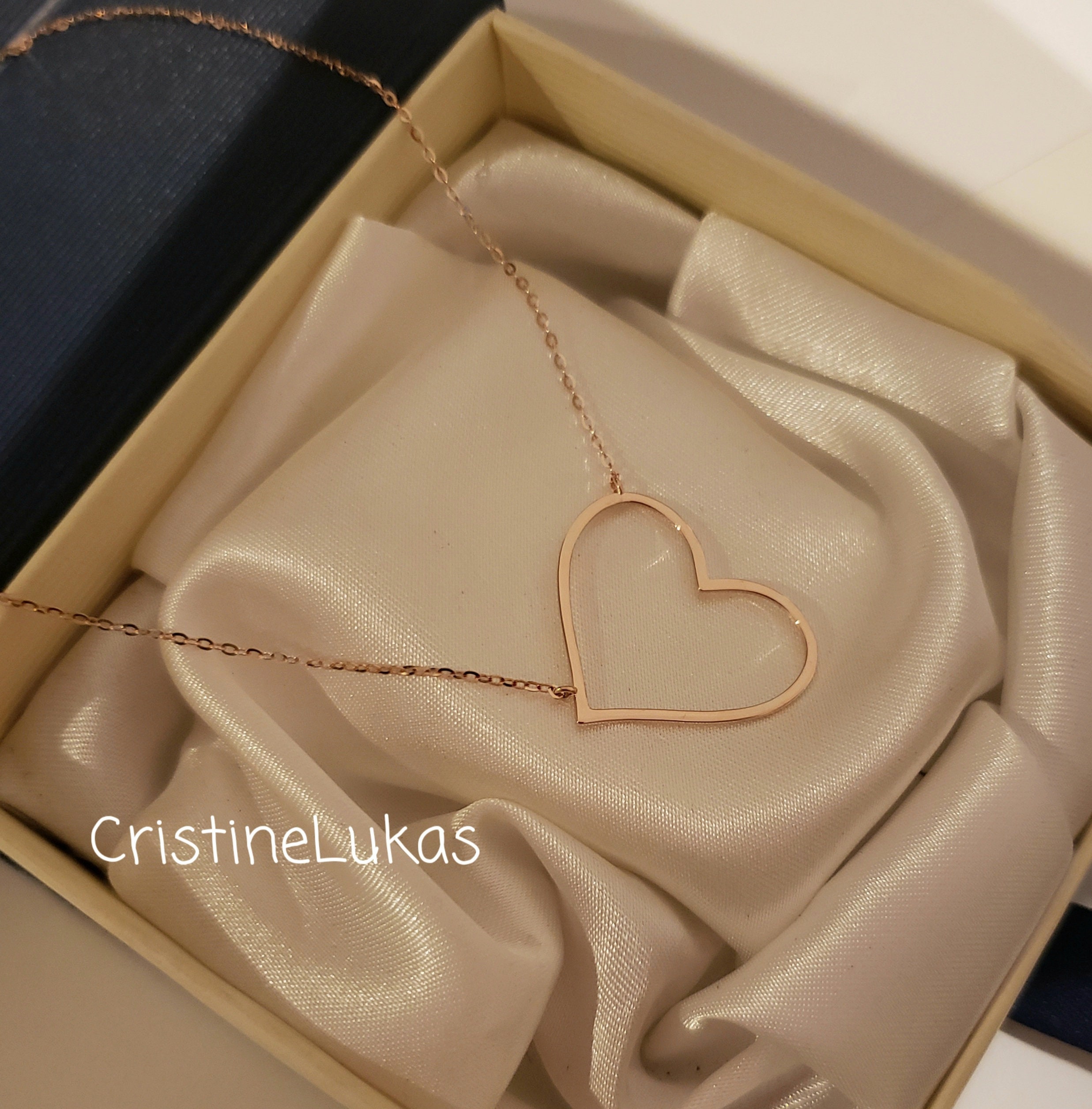 Pura vida 2024 floating heart choker