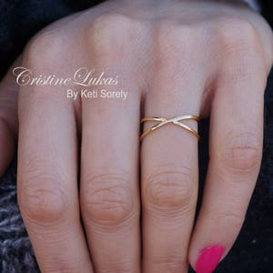 14K Gold Filled Criss Cross Ring in Gold - Dainty X Ring - Cross Ring - Yellow Gold Or Rose Gold Calssic Stacking RIng