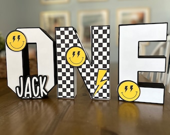 Letra 3D "Feliz cumpleaños, amigo", letras 3D "ONE", blanco, negro, a cuadros - personalizada, carita sonriente, carita sonriente estilo preppy