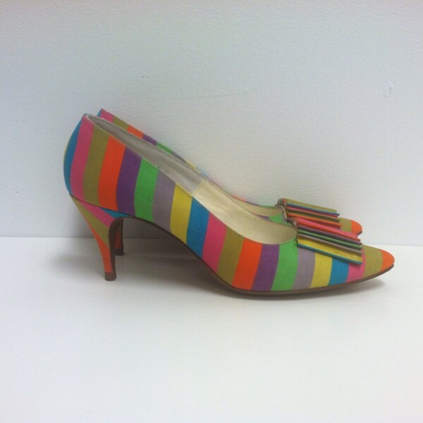 SALE /// 60s Stripe Heels / 1960s Vintage Heels Shoes / De Liso Debs / Size 6