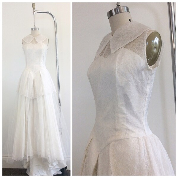 FINAL SALE // 50s White Lace Tiered Ruffed Floor Length Wedding Dress / 1950 Lace Illusion Peter Pan Collar Bruidsjurk / Klein / Maat 4