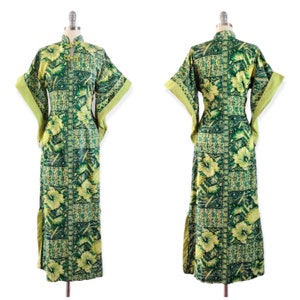 RESERVED on LAYAWAY /// 40s Green Floral Hawiian Print Pake Mu Dress / 1940s Vintage Pake Muu Novelty Print Cotton Dress / Medium / Size 6 image 2