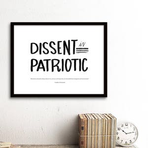 Raccolta fondi - Dissent è patriottico beneficio ACLU - Political Print - PRINTABLE, Dissent is Patriotic - Proceeds donated to ACLU