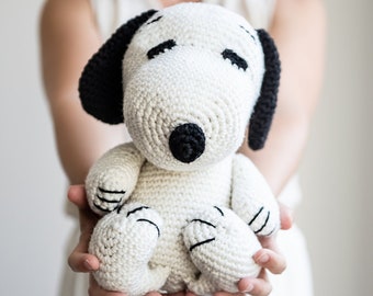 Peanuts: Snoopy Amigurumi Crochet Kit | Stitch & Story