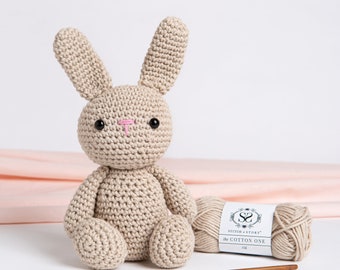 Amigurumi bébé lapin au crochet | Kit au crochet Kali Bunny Amigurumi par Stitch & Story