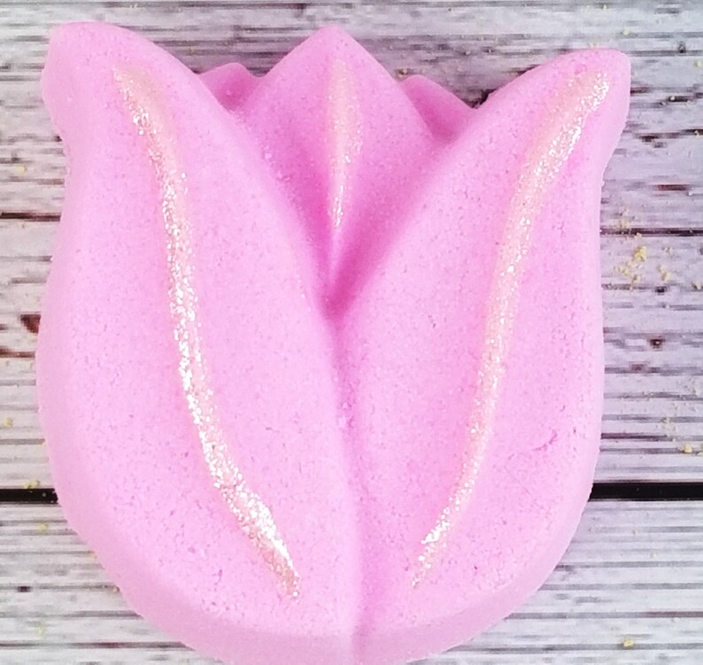 Sweet Pea Bath Bomb Sending Love & Hugs Mother's Day Bath Bomb Fizzy image 3