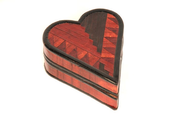 Heart shaped box from Indonesia - good gift to Valentine's Day